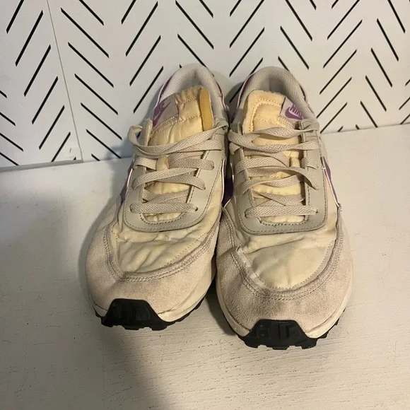 Nike Women's Sneakers in Cream and Purple - Picture 2 of 2